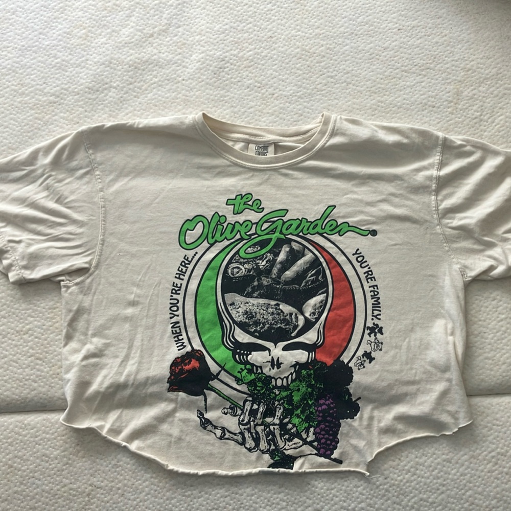 Grateful Dead Olive Garden graphic tee! Crop top. Super cute and unique.